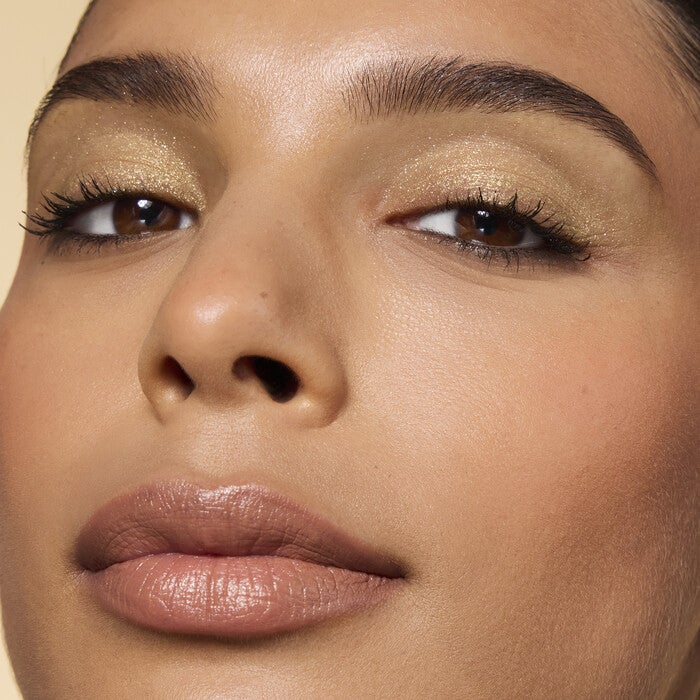 Model Wearing It's Gilt Gold Sparkle Eyeshadow
